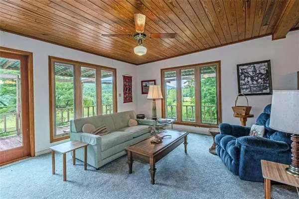 257 Night LN, Epworth, GA 30541