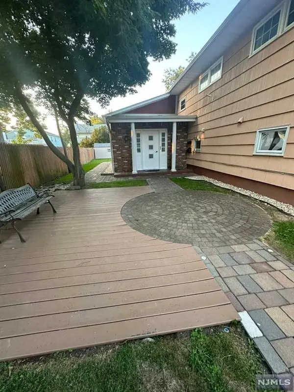 29 Grove ST, Bergenfield, NJ 07621