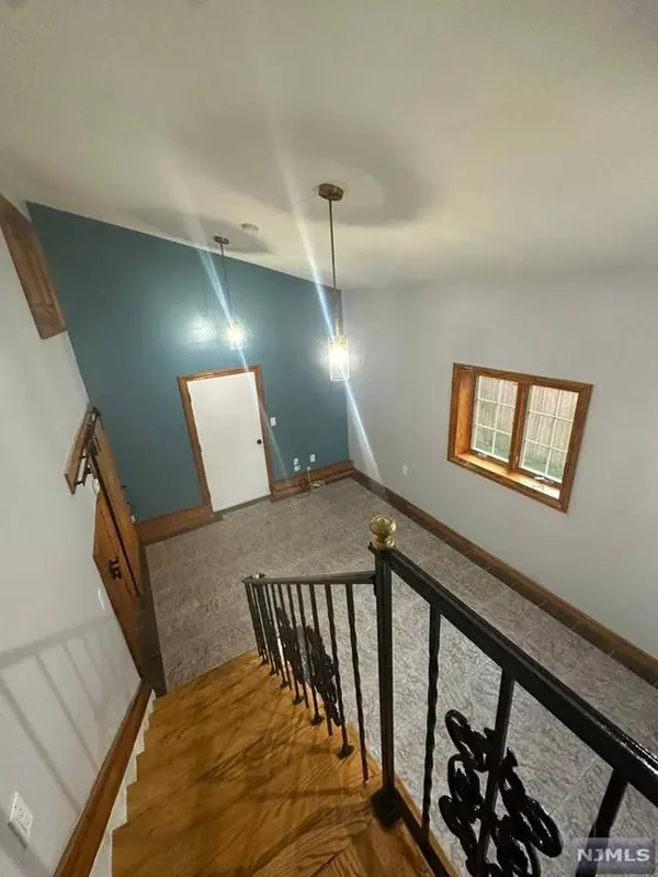 29 Grove ST, Bergenfield, NJ 07621