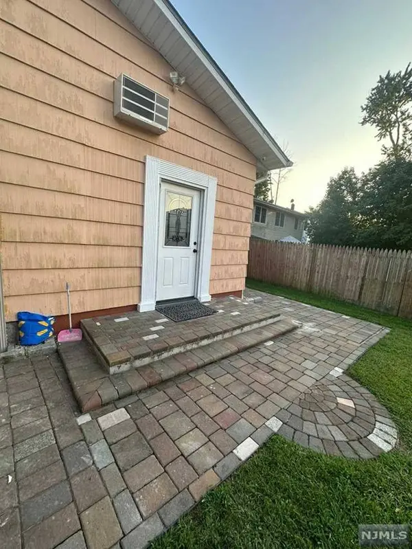 29 Grove ST, Bergenfield, NJ 07621