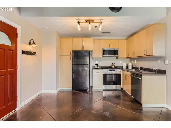 1371 NE ORENCO STATION PKWY #6, Hillsboro, OR 97124