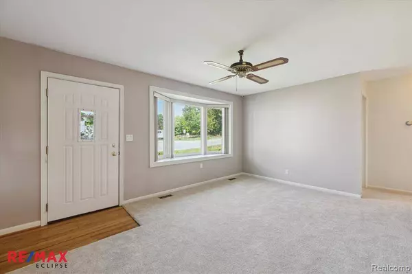 1488 ROSSDALE Drive, Waterford, MI 48328