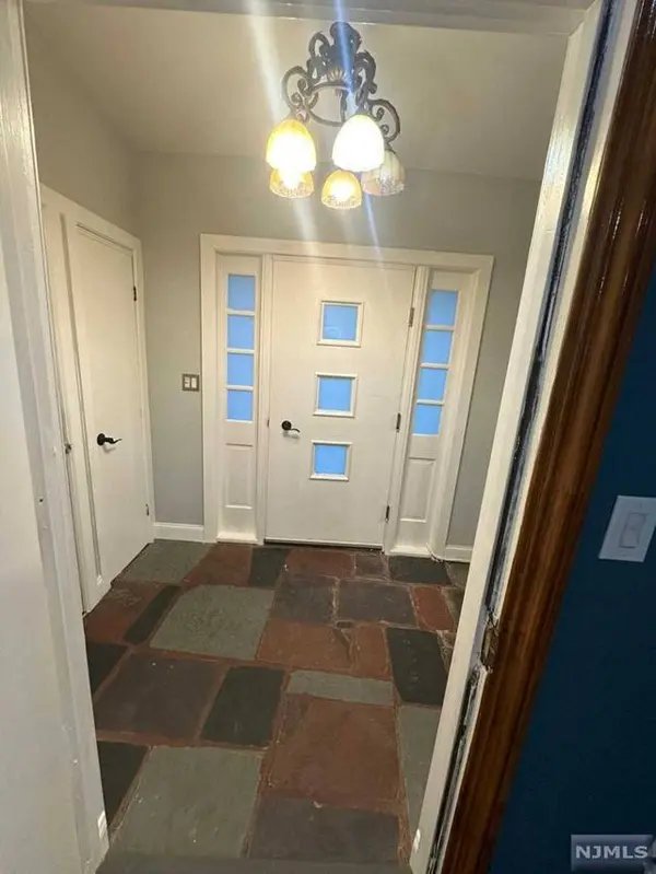 29 Grove ST, Bergenfield, NJ 07621