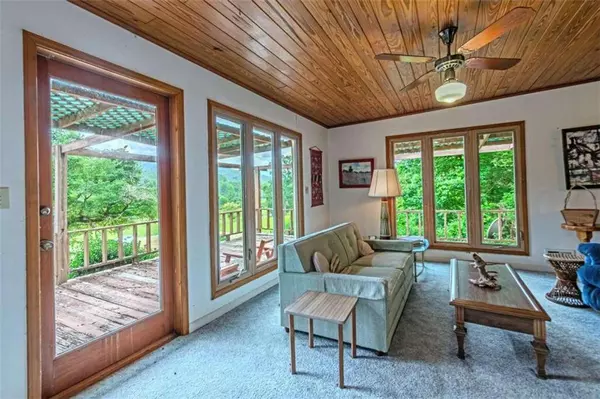 257 Night LN, Epworth, GA 30541