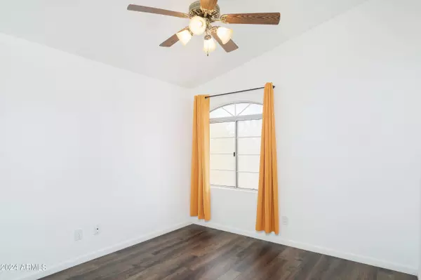 1120 E ARTESIAN Way, Gilbert, AZ 85234