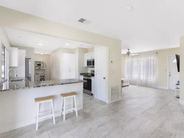 531 SE Whitmore DR, Port Saint Lucie, FL 34984