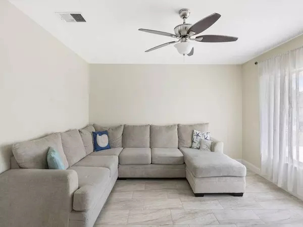 531 SE Whitmore DR, Port Saint Lucie, FL 34984