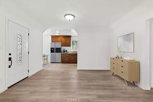 6715 8th AVE, Los Angeles, CA 90043