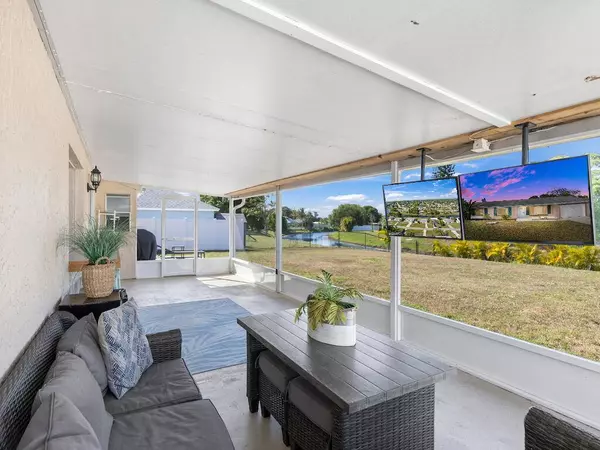 531 SE Whitmore DR, Port Saint Lucie, FL 34984