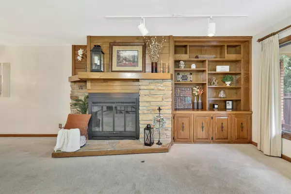 10205 W Alamo St, Wichita, KS 67212