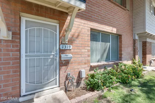 1319 N 44TH Street, Phoenix, AZ 85008