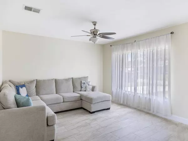 531 SE Whitmore DR, Port Saint Lucie, FL 34984