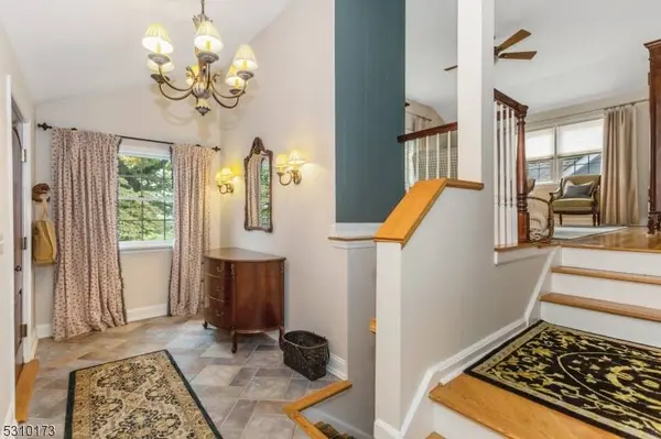 5 W Crest Trl, Kinnelon Boro, NJ 07405