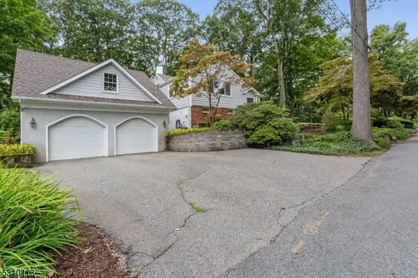 5 W Crest Trl, Kinnelon Boro, NJ 07405