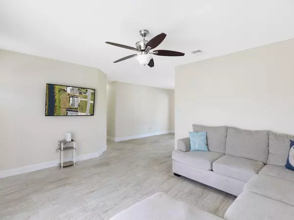 531 SE Whitmore DR, Port Saint Lucie, FL 34984