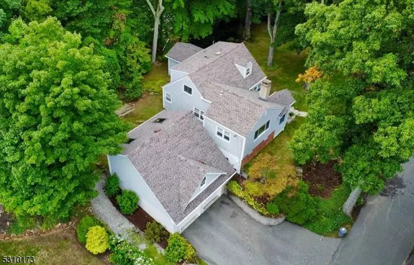 5 W Crest Trl, Kinnelon Boro, NJ 07405