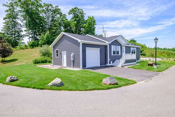136 Settlement LOOP, Kittery, ME 03904