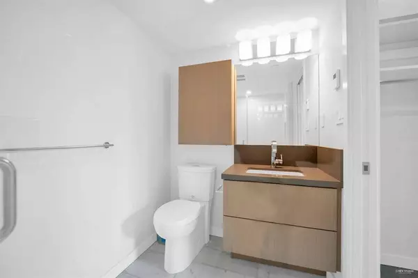 8238 LORD ST #402, Vancouver, BC V6P 0G7