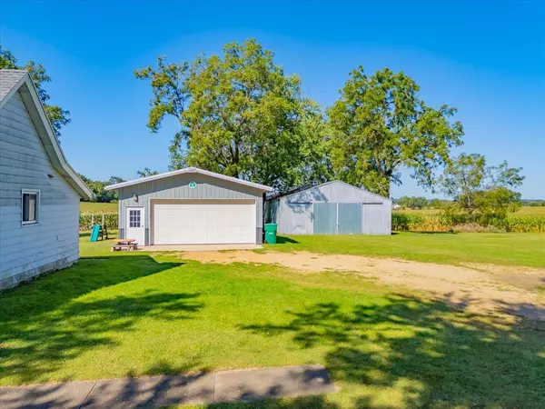 N8723 Sandy Hook Road, Brooklyn, WI 53521