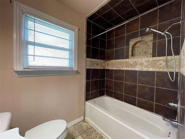 2537 Quentin Court, Fort Worth, TX 76106