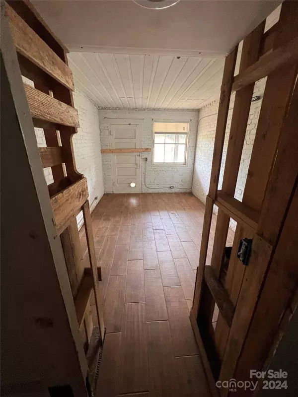 1801 Valway RD NW, Lenoir, NC 28645