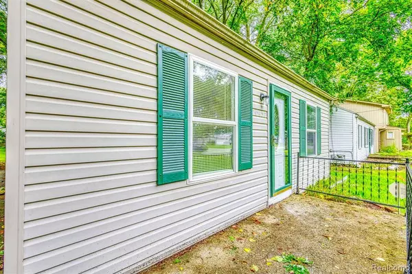 20452 MIDWAY Avenue, Southfield, MI 48075