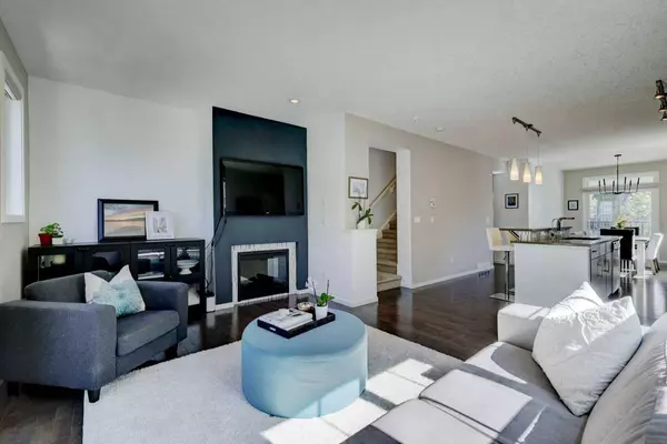 221 Ascot CIR SW, Calgary, AB T3H 0X2