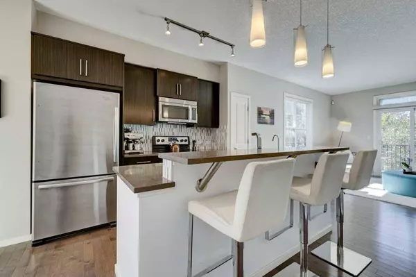 221 Ascot CIR SW, Calgary, AB T3H 0X2