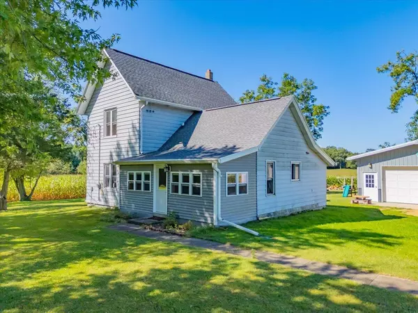 N8723 Sandy Hook Road, Brooklyn, WI 53521