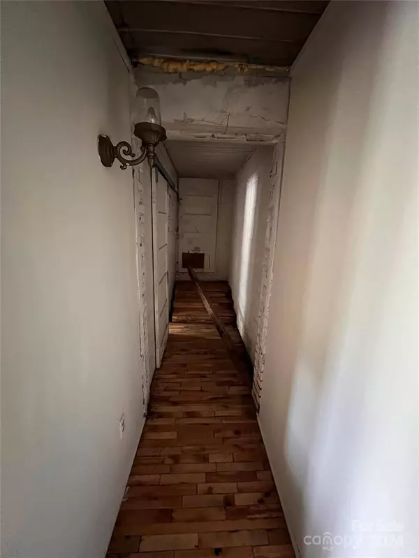 1801 Valway RD NW, Lenoir, NC 28645