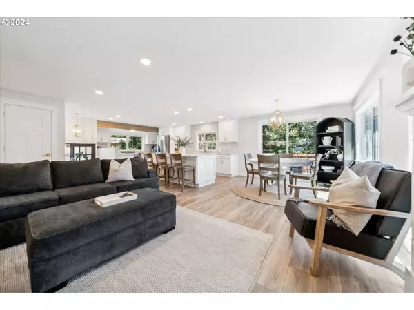 2015 DORAL CT, West Linn, OR 97068