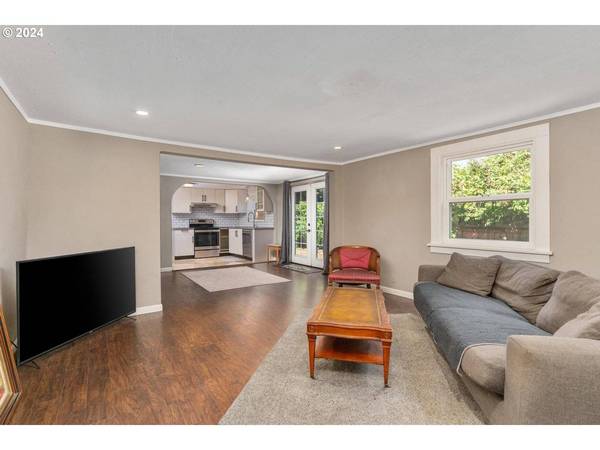 5605 SE HENDERSON ST, Portland, OR 97206