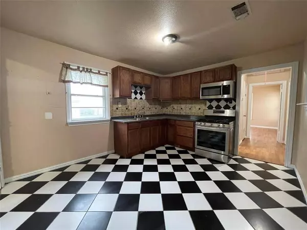 2537 Quentin Court, Fort Worth, TX 76106