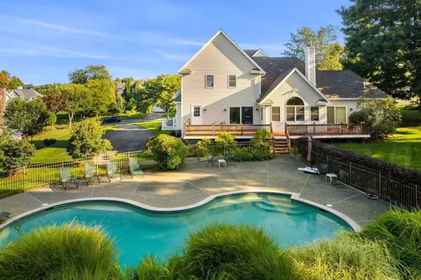 11 Valley View Farm Rd, Haverhill, MA 01835