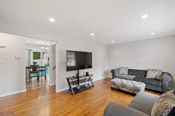 33 Sperling Rd, Clifton City, NJ 07013