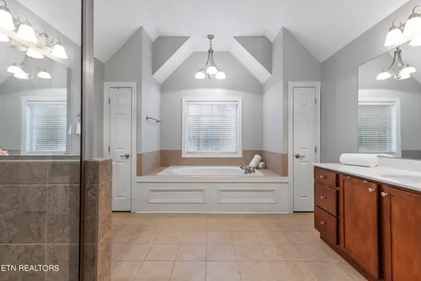 1710 Bonnie Roach LN #1710, Knoxville, TN 37922