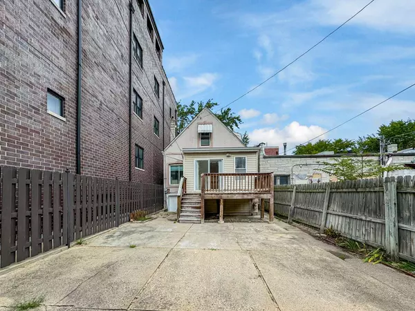 2307 W Foster AVE, Chicago, IL 60625