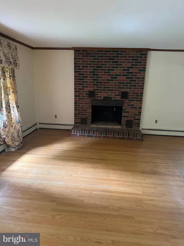 223 KRESSON GIBBSBORO RD, Voorhees, NJ 08043