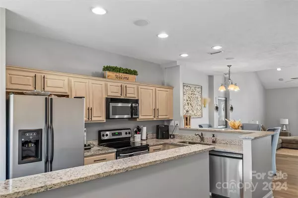 4764 Braxton Gate LN, Hickory, NC 28602