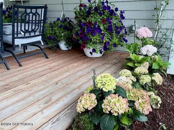 6819 S Lark CIR, Wasilla, AK 99623