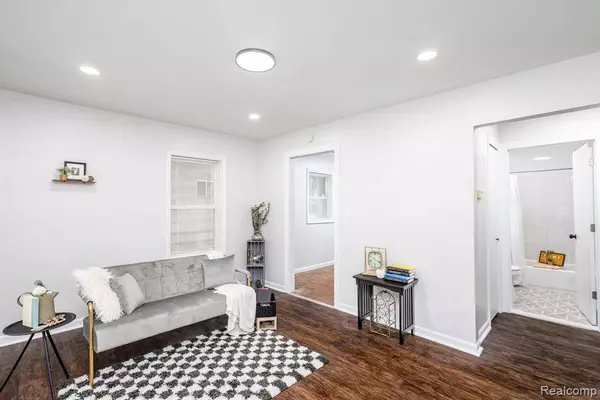 20452 MIDWAY Avenue, Southfield, MI 48075