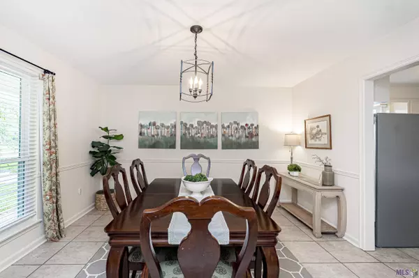 1105 LEYCESTER DR, Baton Rouge, LA 70808