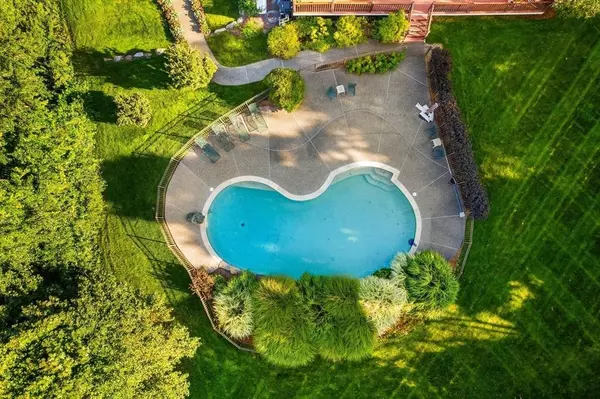 11 Valley View Farm Rd, Haverhill, MA 01835