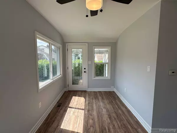 320 CHESTNUT Avenue, Hazel Park, MI 48030