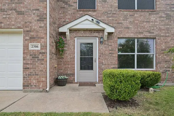 2306 Memphis Street, Ennis, TX 75119