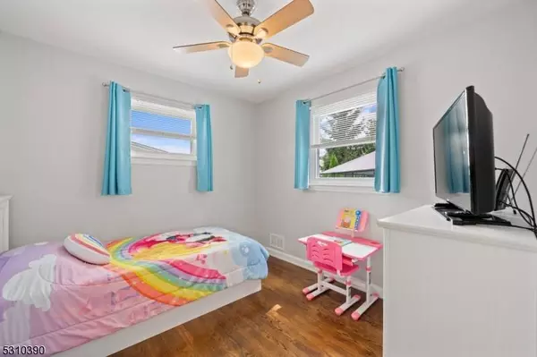 33 Sperling Rd, Clifton City, NJ 07013