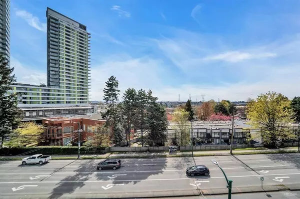 8238 LORD ST #402, Vancouver, BC V6P 0G7