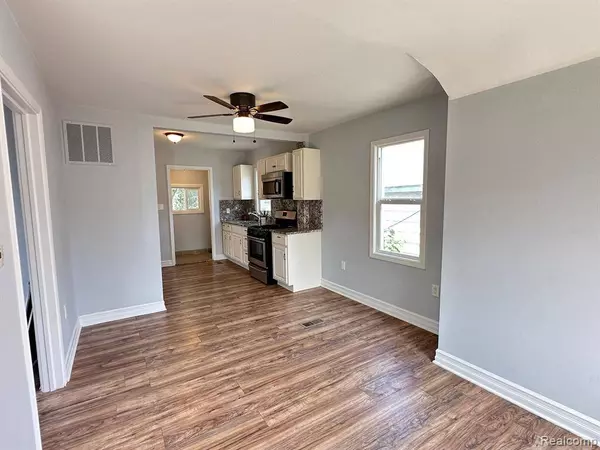 320 CHESTNUT Avenue, Hazel Park, MI 48030