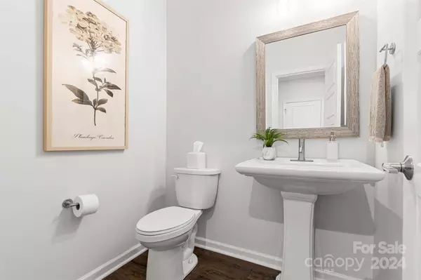 128 Berkeley AVE, Mooresville, NC 28117