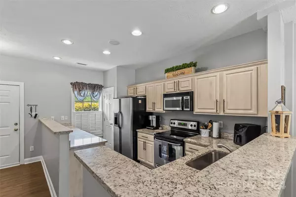 4764 Braxton Gate LN, Hickory, NC 28602